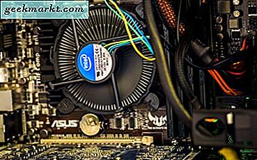 Min datamaskin slår av tilfeldig.  Hva kan jeg gjøre?